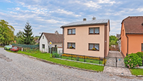 pohled-z-ulice1.jpg